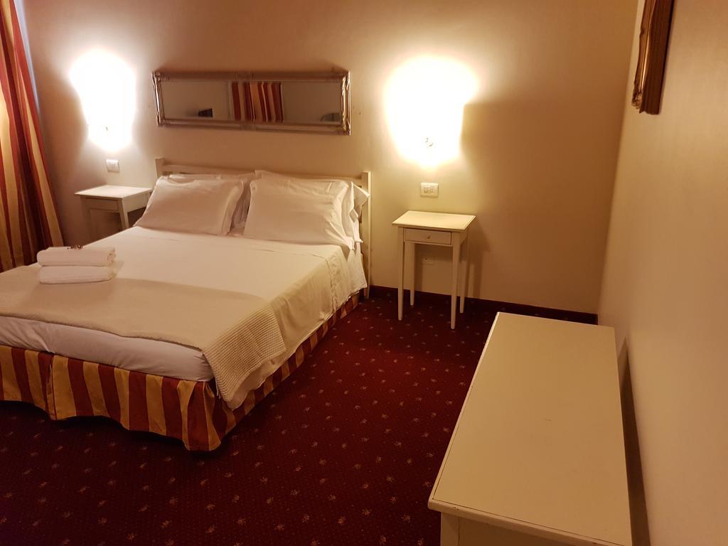 Mi Casa Es Tambien Tu Casa Vips 호텔 베로나 외부 사진